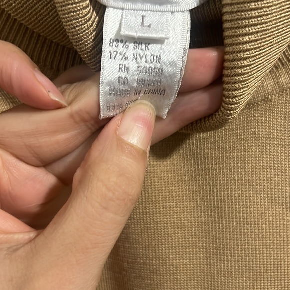 Silk blend short sleeve turtleneck top, size L - Picture 4 of 6